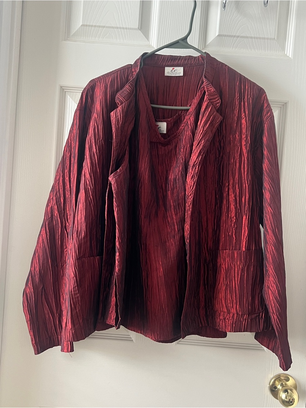 Women's Crinkle Open-Front Blazer in Deep Red